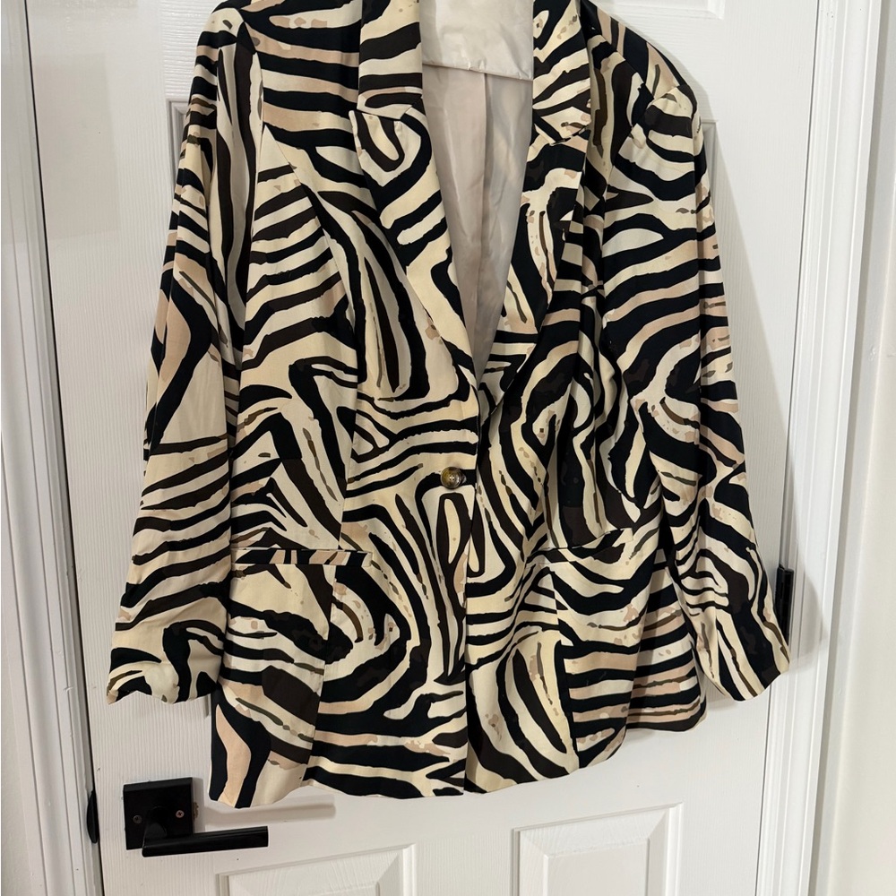 VENUS Black and White Zebra Print Blazer